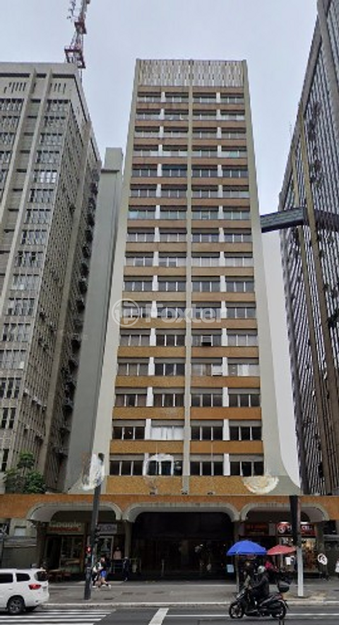 Image 8 - 812411