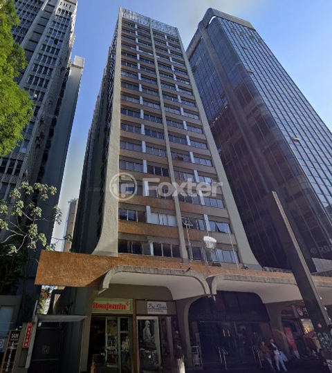 Image 10 - 812411