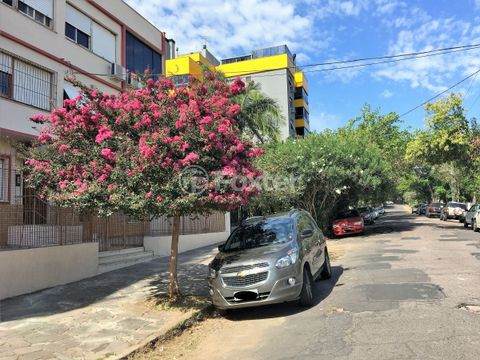 Image 9 - 884586