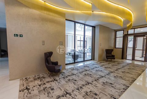 Image 19 - 886047