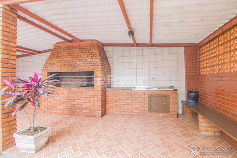 Image 13 - 883200