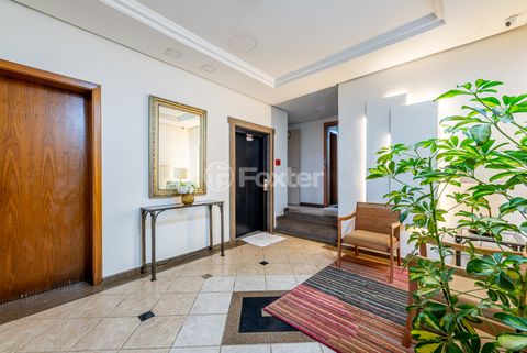 Image 10 - 881771