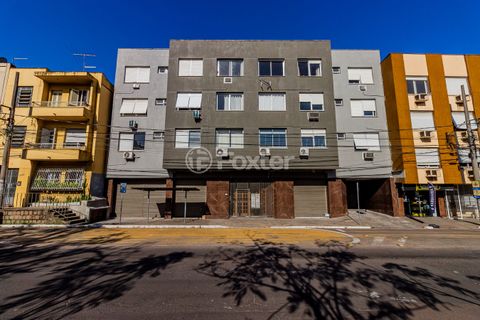 Image 8 - 899472