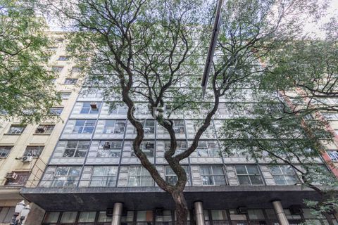 Image 11 - 891932