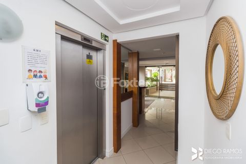 Image 10 - 916098