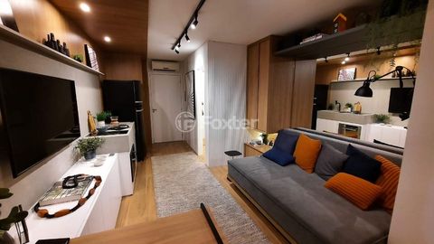 Image 8 - 895580