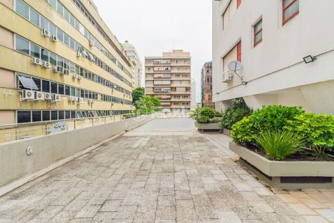 Image 17 - 872856