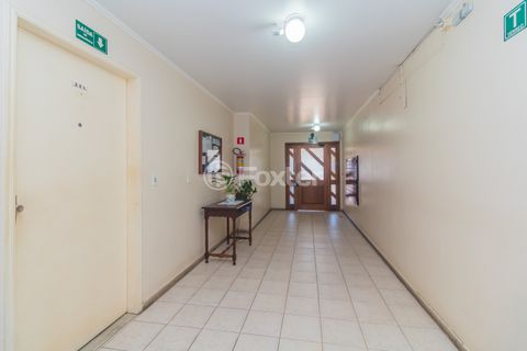 Image 17 - 878496