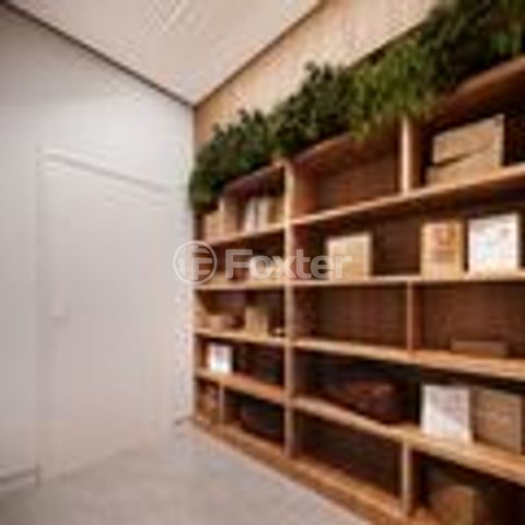 Image 1 - 927999