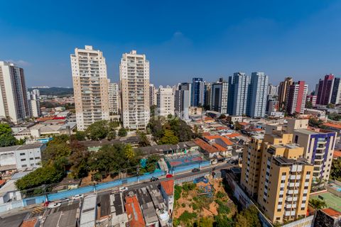 Image 18 - 900640