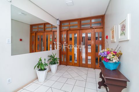 Image 10 - 886396
