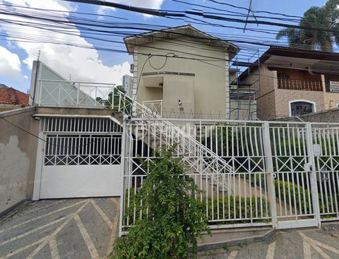 Image 17 - 879468