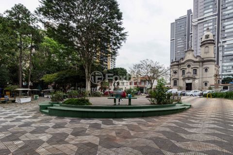 Image 17 - 900517