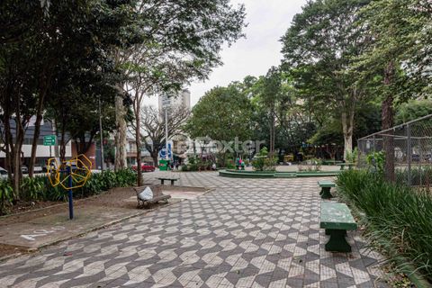 Image 18 - 900517