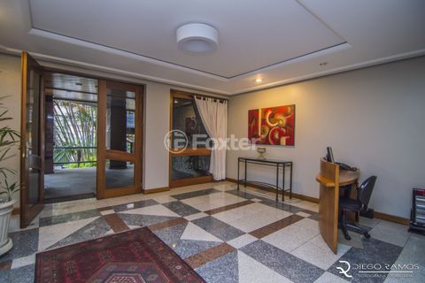 Image 11 - 896136