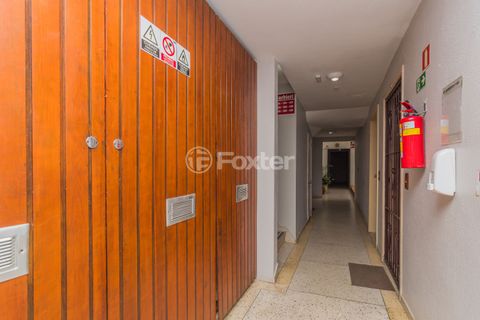 Image 17 - 895796