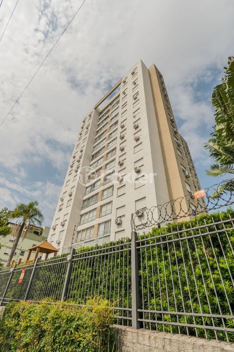 Image 12 - 884492