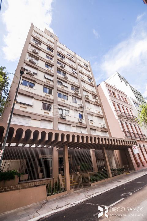 Image 7 - 884634