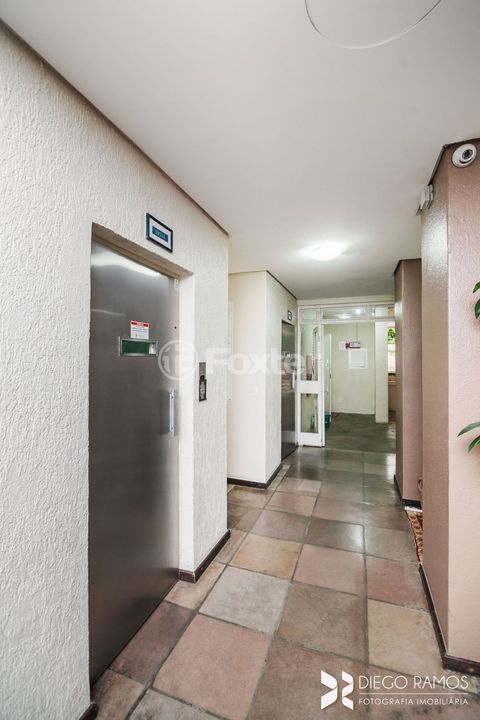 Image 10 - 884634