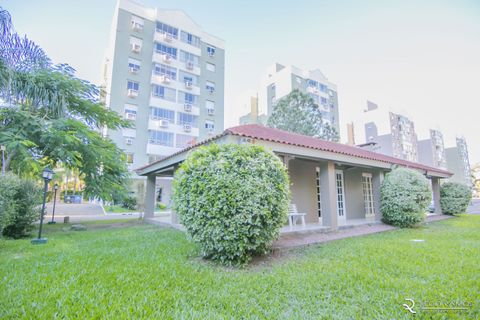 Image 15 - 881681