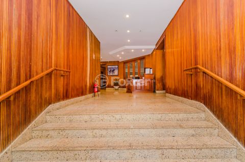 Image 1 - 916285