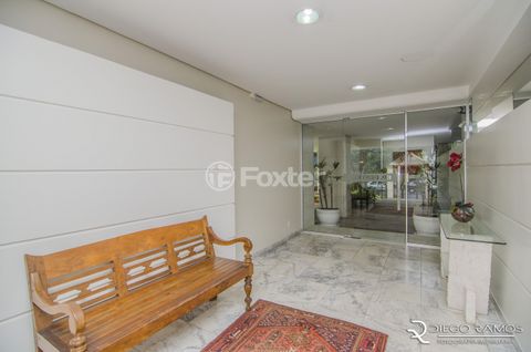 Image 6 - 933711