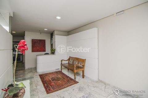 Image 7 - 933711