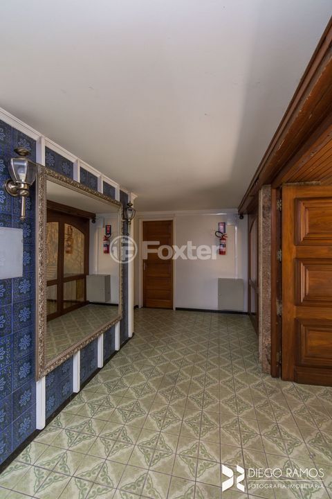 Image 11 - 928711