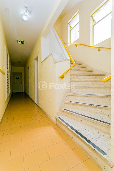 Image 8 - 881169