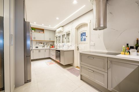 Image 13 - 208298