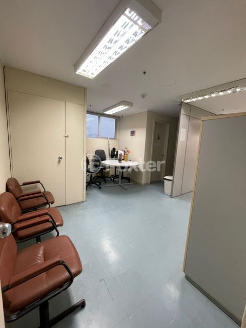 Image 1 - 221580