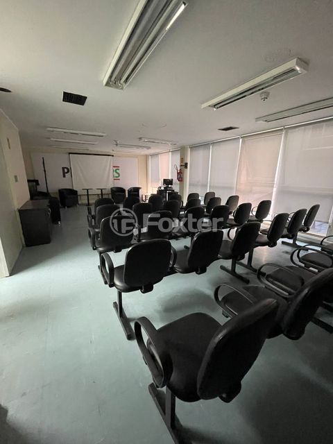Image 10 - 221580