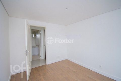 Image 17 - 226900