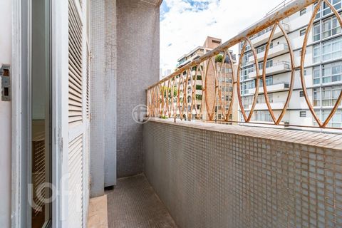 Image 19 - 237750