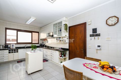 Image 17 - 244843