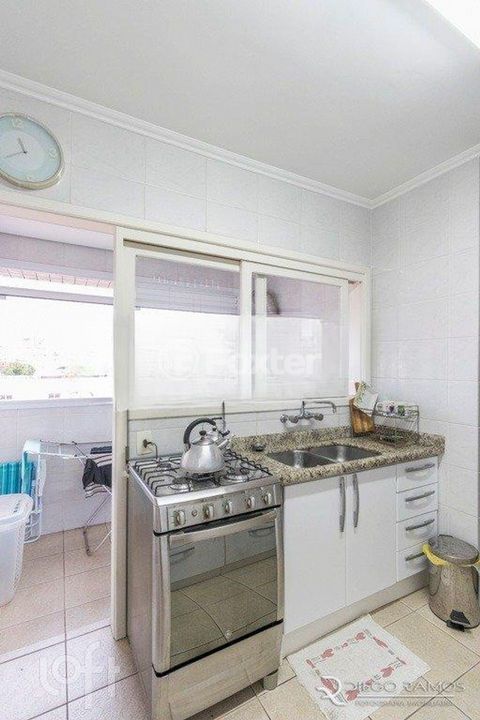 Image 19 - 271055