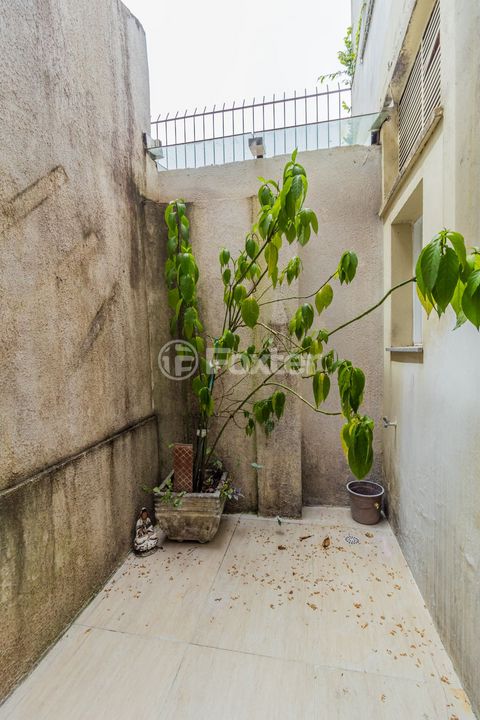 Image 16 - 300666