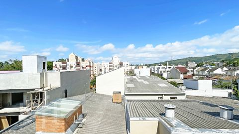 Image 17 - 302404