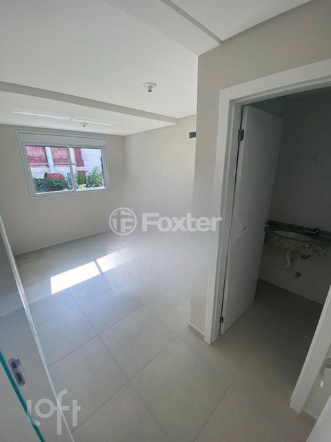 Image 10 - 303945