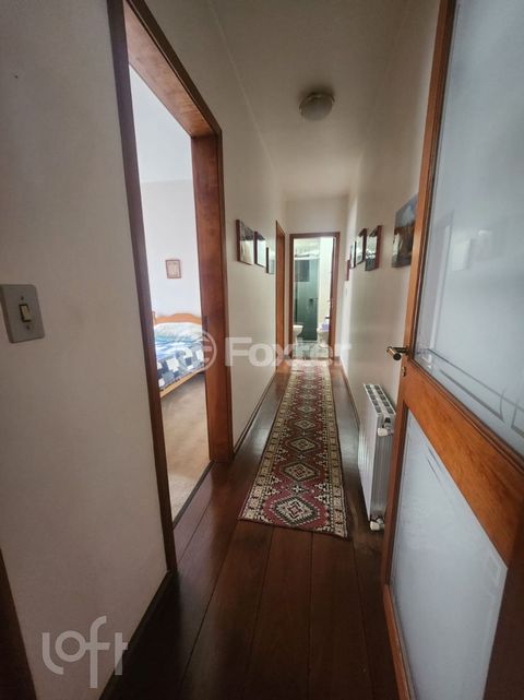 Image 10 - 304748