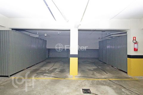 Image 15 - 304884