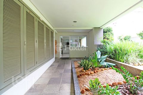 Image 18 - 304884