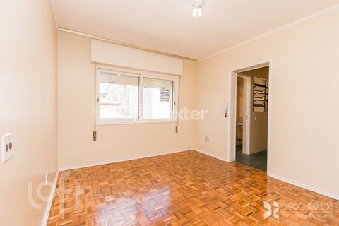 Image 1 - 305095