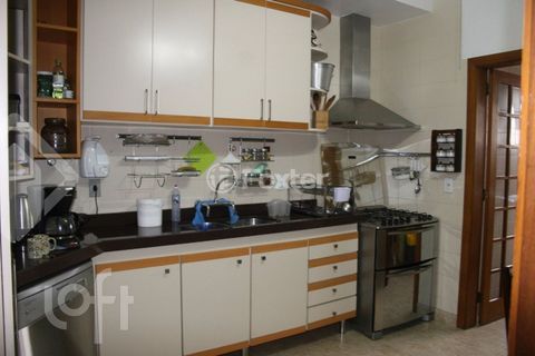 Image 10 - 305427
