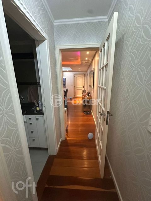 Image 10 - 305703
