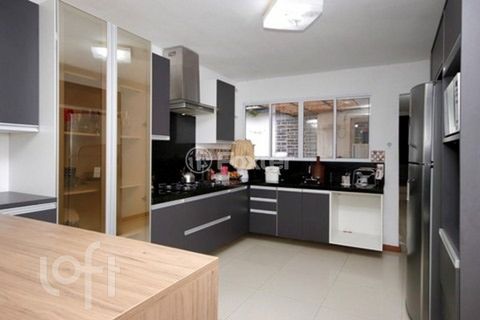 Image 10 - 305819
