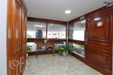 Image 17 - 305871