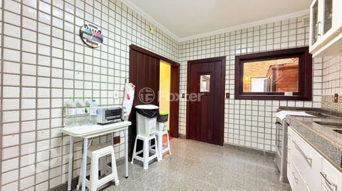 Image 7 - 305961