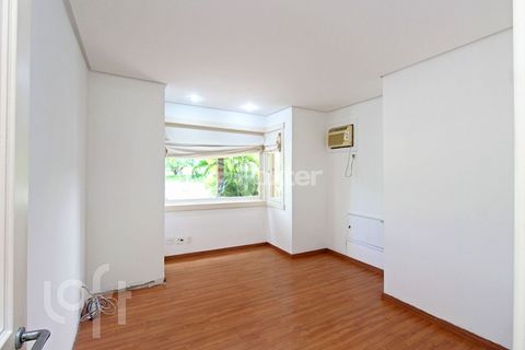 Image 19 - 310295