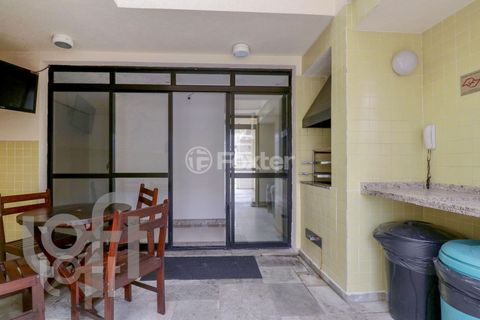 Image 17 - 313996